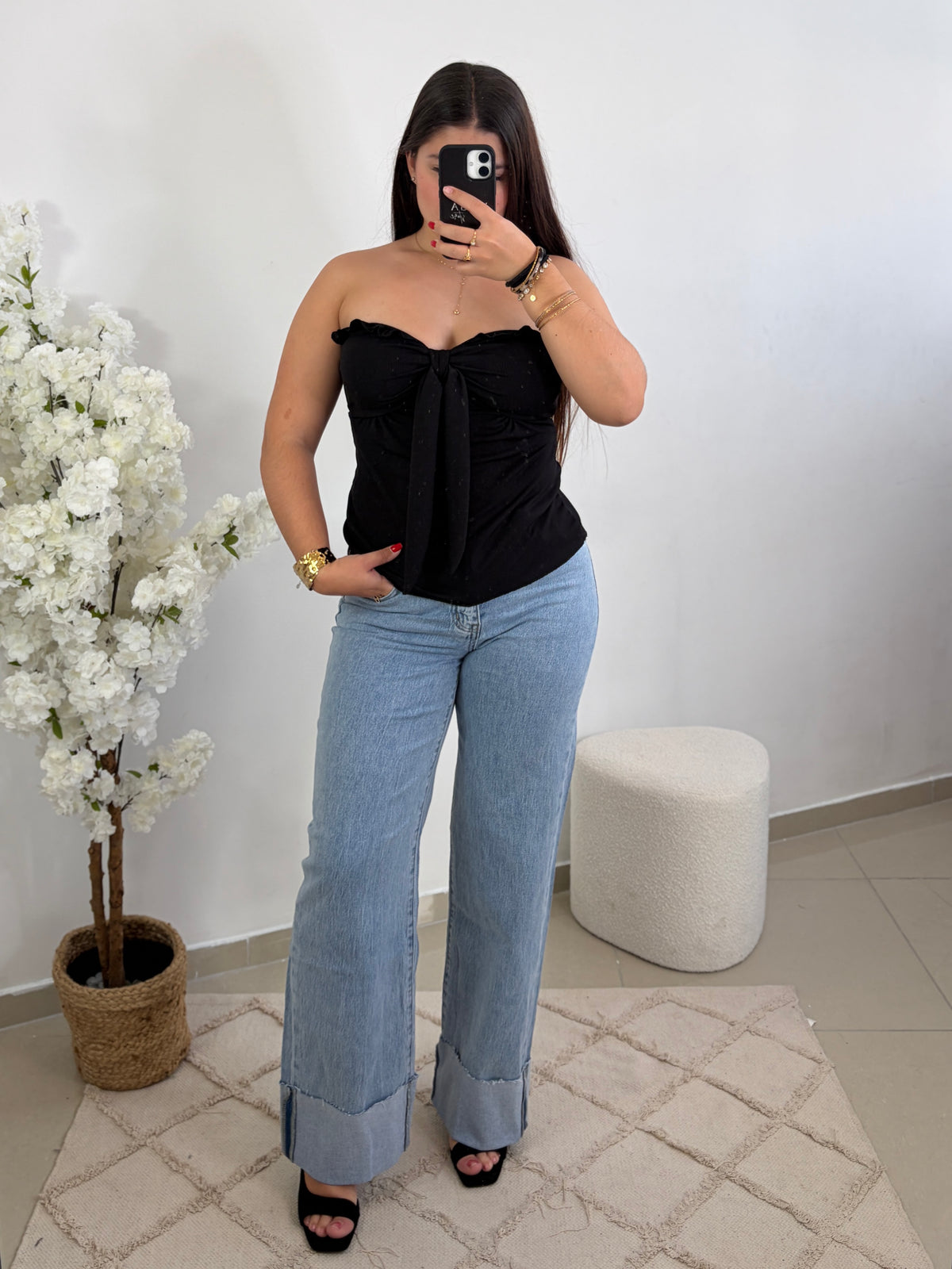 Jeans bleu retroussé