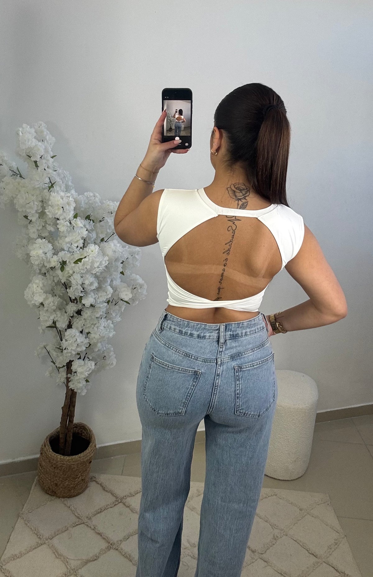 Haut dos nue