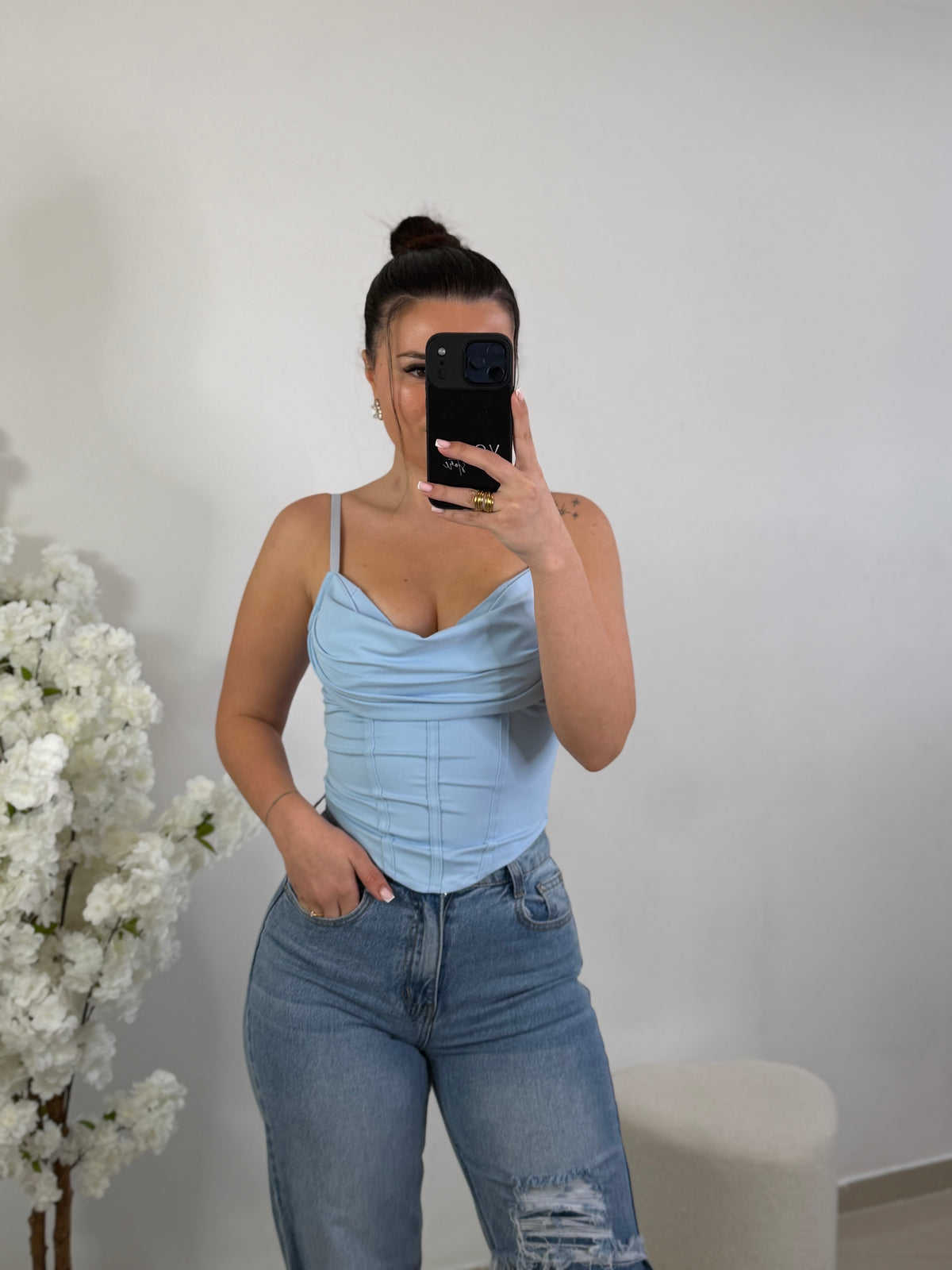 Haut Liliana