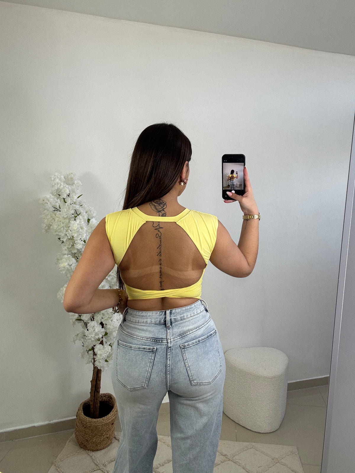 Haut dos nue