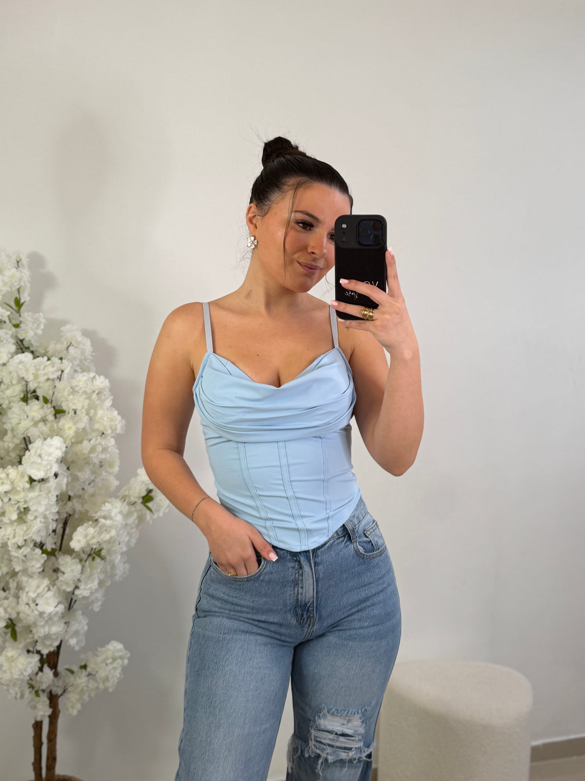 Haut Liliana